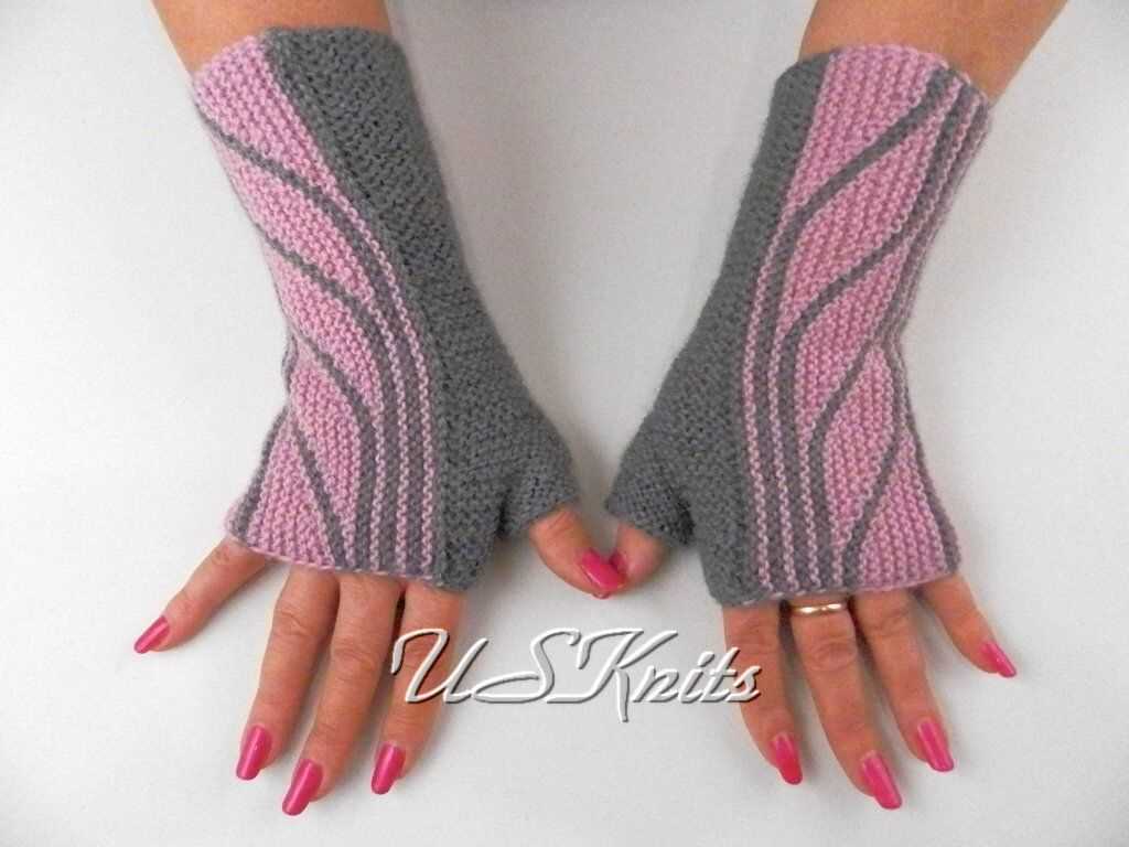 Knitting pattern for fingerless gloves with thumb