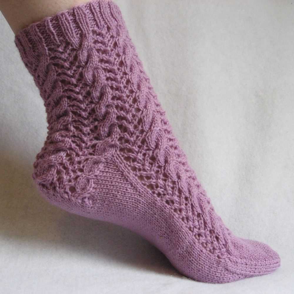 Lace socks knitting pattern