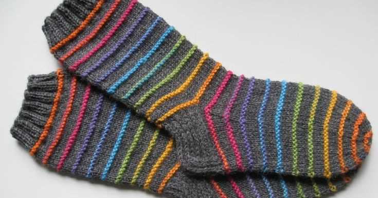 Ladies thumb socks knitting pattern