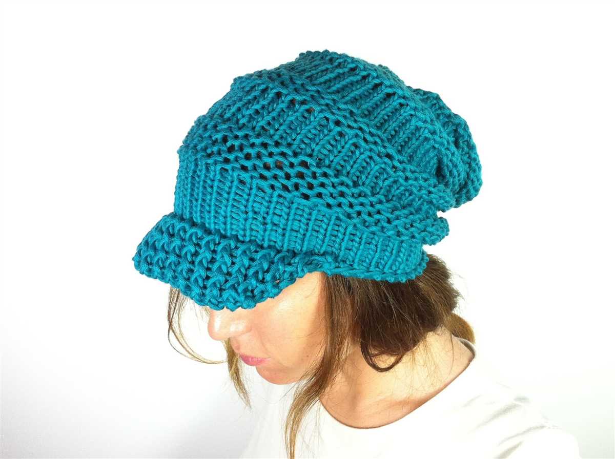 Loom knit hat with brim pattern