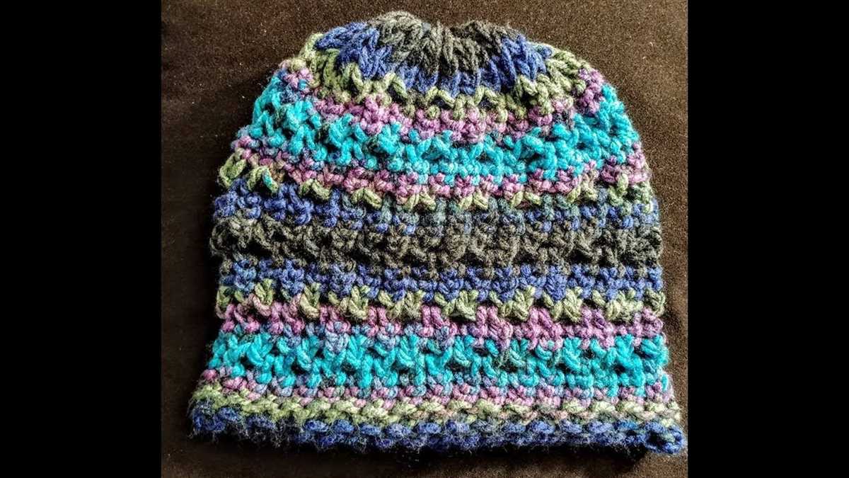 Loom knit hat with brim pattern