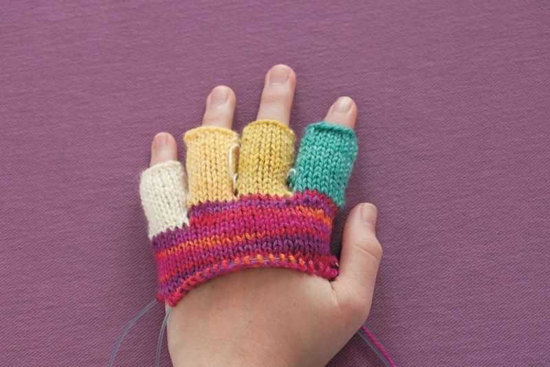 Men's half finger gloves knitting pattern free