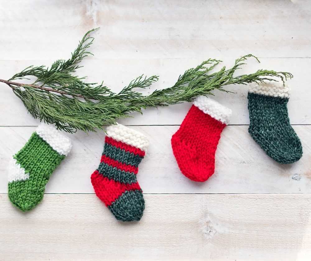 Mini xmas stocking knitting pattern