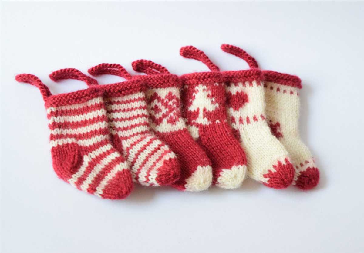 Mini xmas stocking knitting pattern