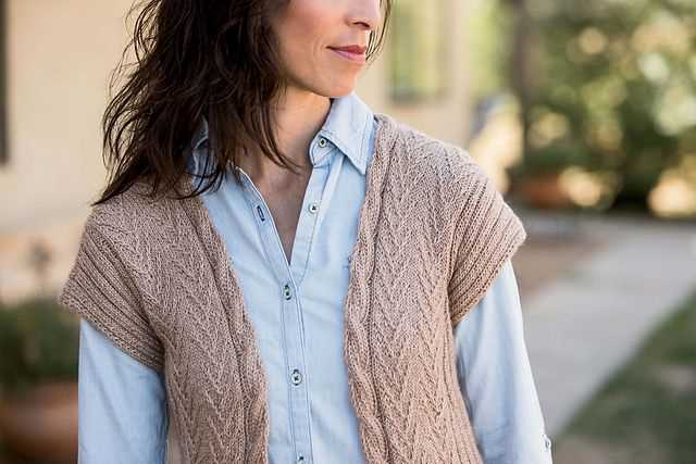 Minimalist cardigan knitting pattern