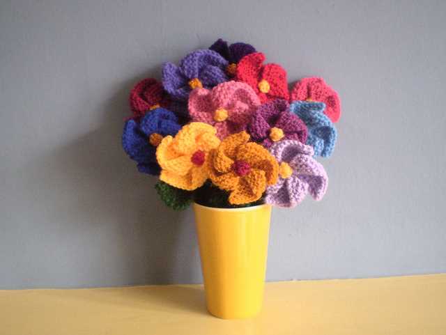 One piece knitted flower pattern