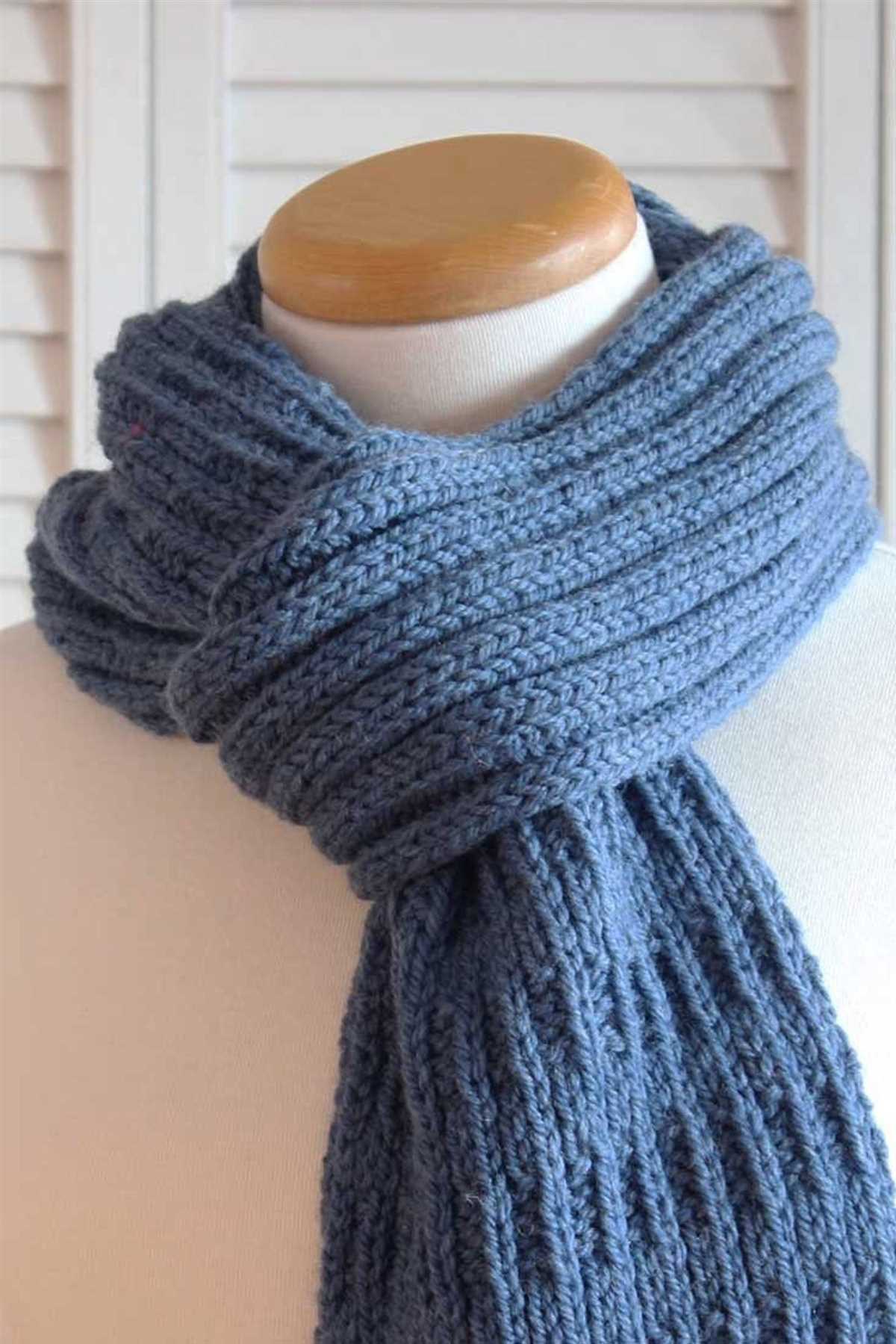 Pattern knit scarf