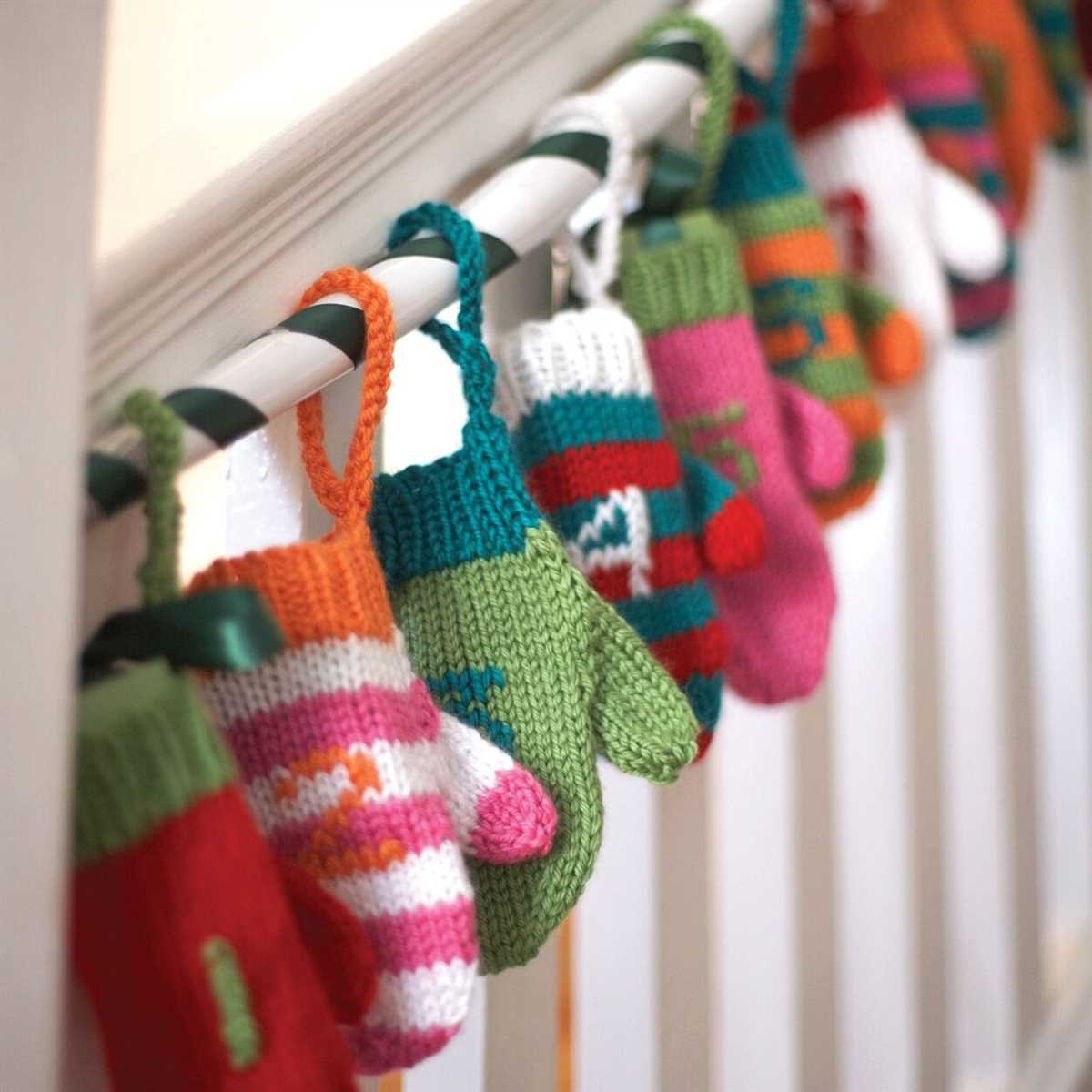 Patterns for knitted christmas decorations