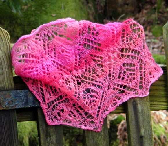 Pretty knit scarf pattern