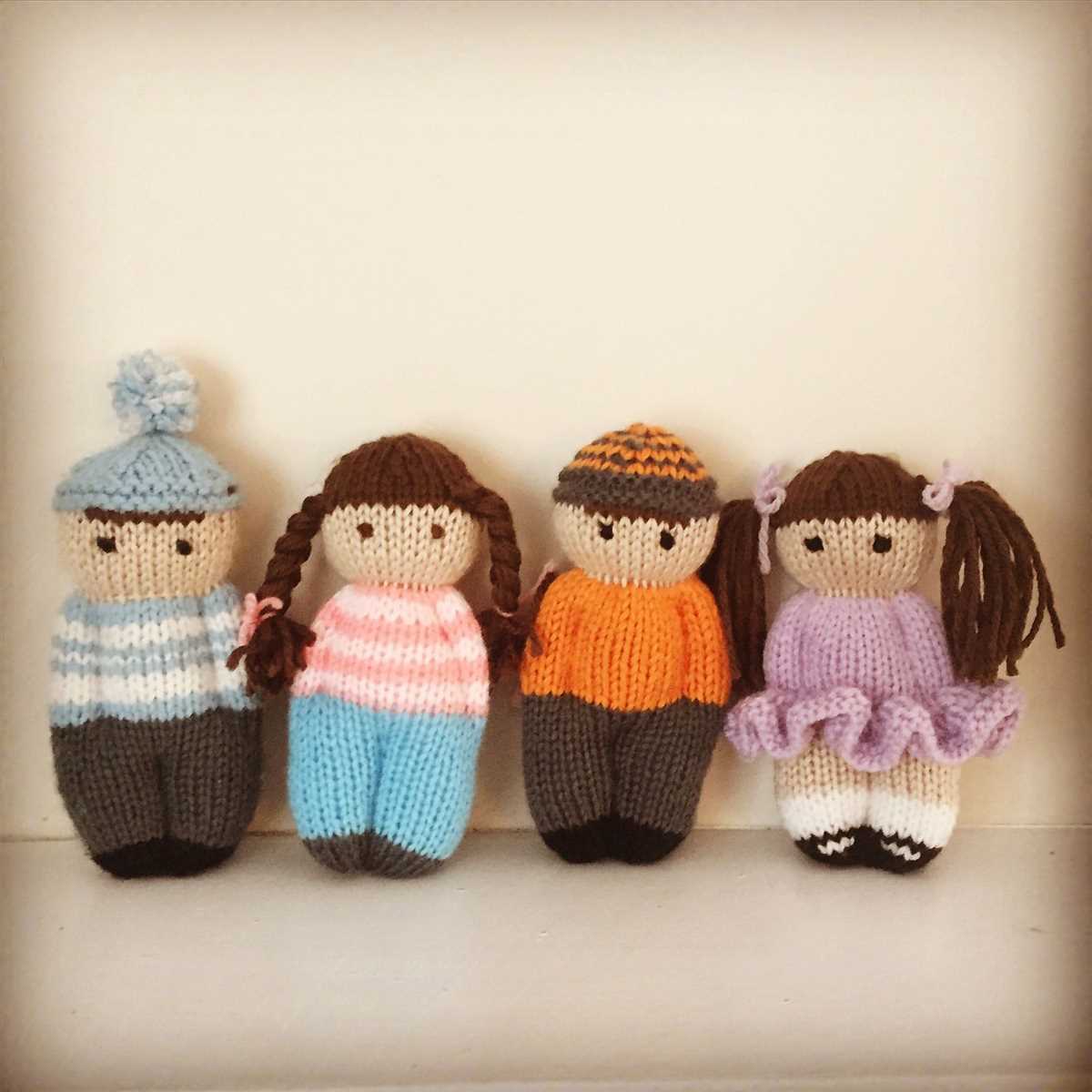 Ravelry free knitting patterns for dolls