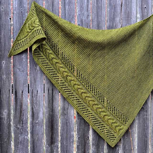 Sideways triangle scarf knitting pattern