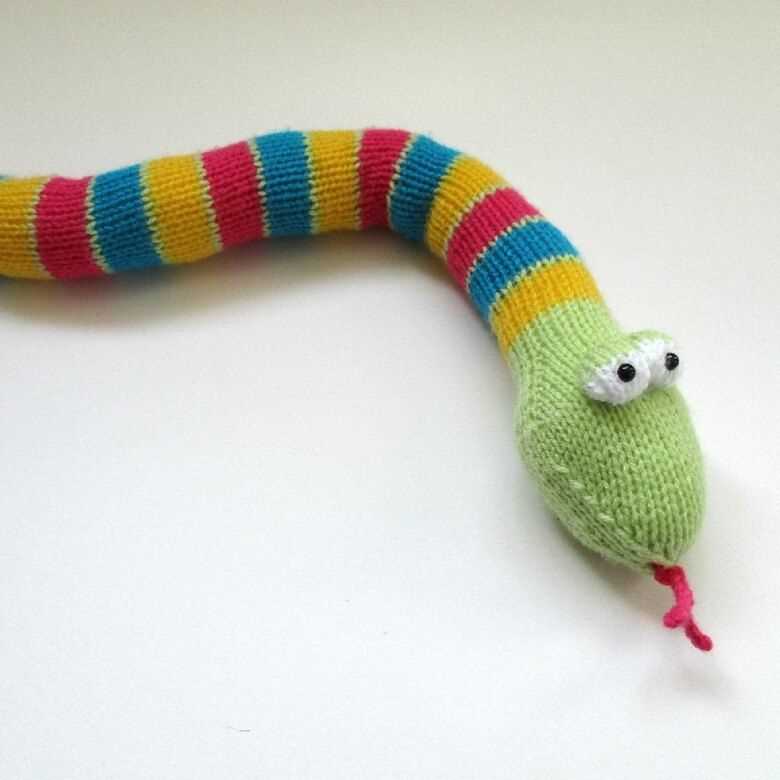 Small knitted snake pattern free