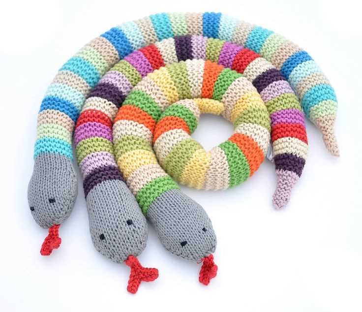 Small knitted snake pattern free