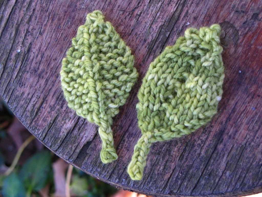 Small holly leaf knitting pattern