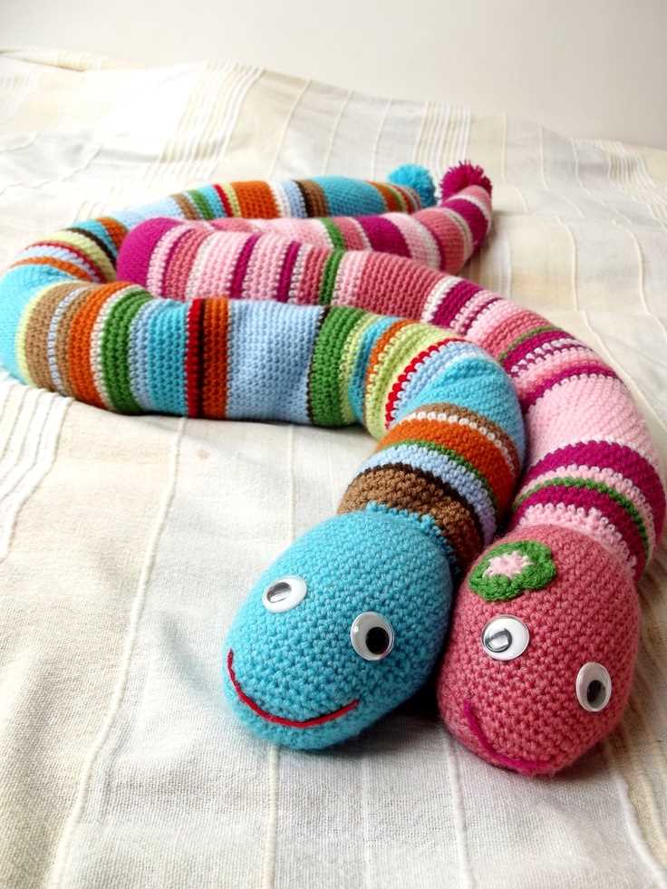 Small knitted snake pattern free