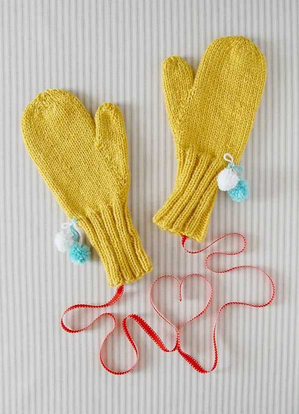 Two needle mittens free knitting pattern