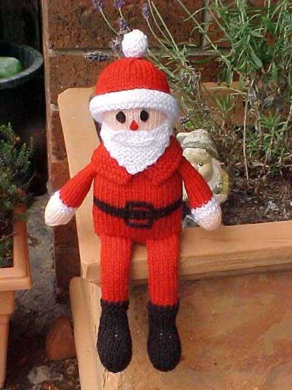 Knitted santa hat ornament pattern