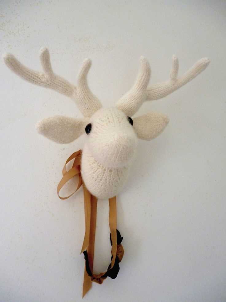 Knitted deer head pattern