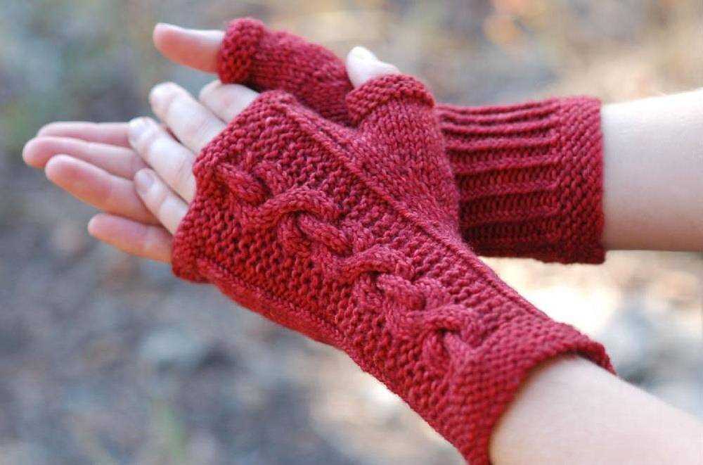 Knitting pattern for wrist warmers with thumb