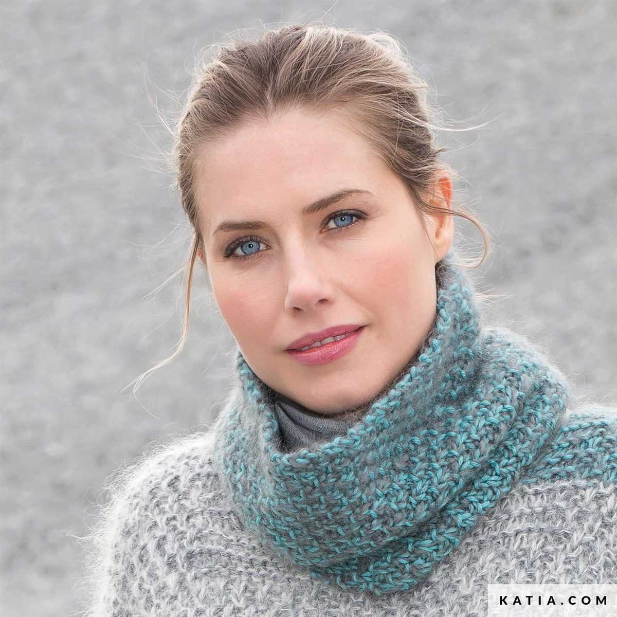 Aran cowl knitting pattern