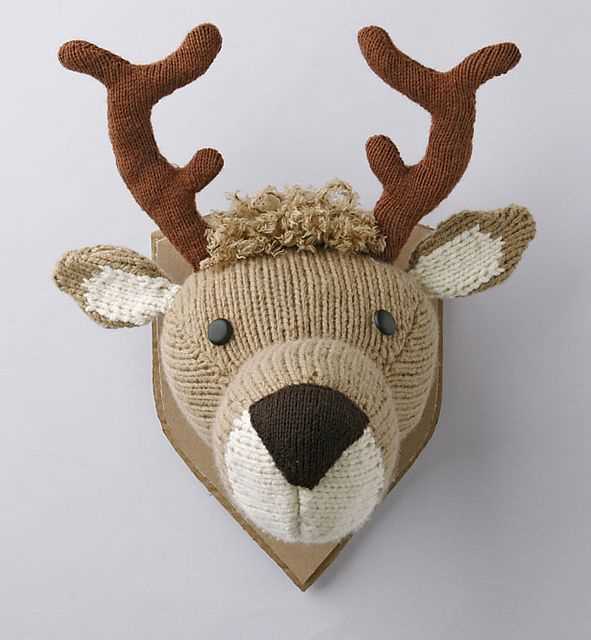 Knitted antlers pattern