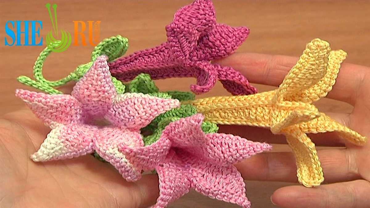 Small knitted flower pattern