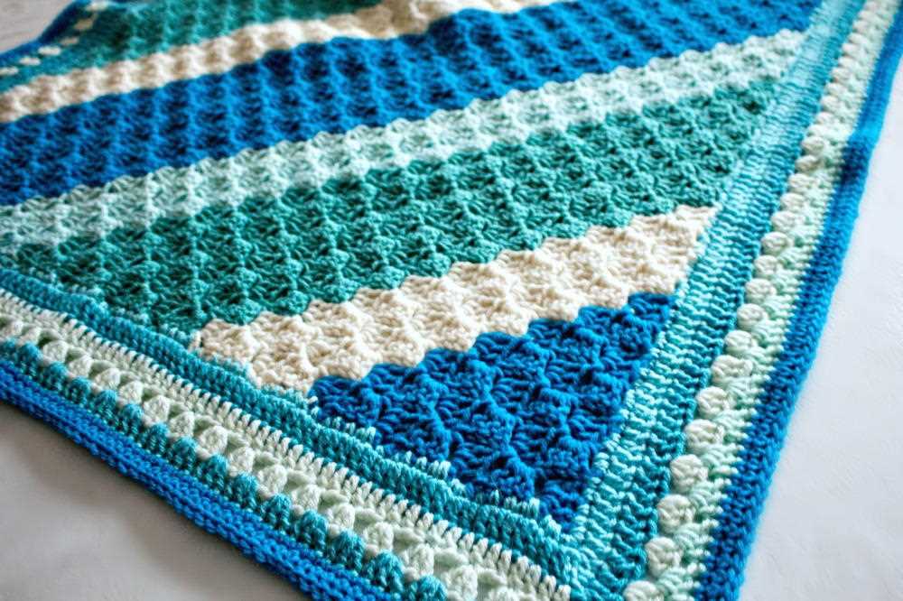 Corner to corner blanket pattern knit