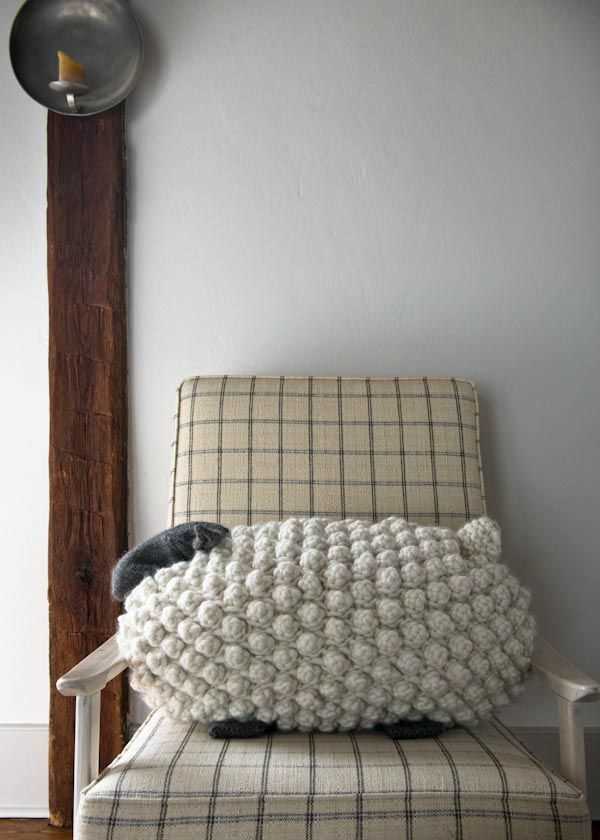 Bobble sheep pillow knitting pattern