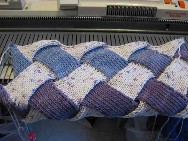 Machine knitting pattern