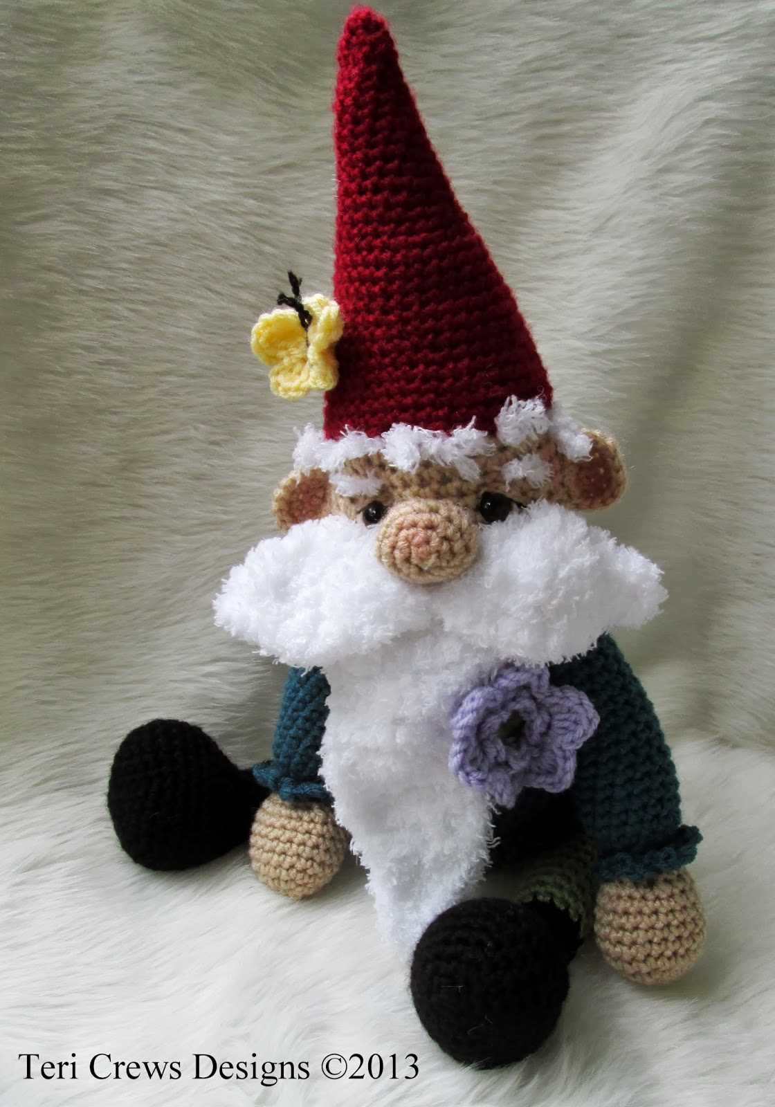 Knitted santa gnomes pattern