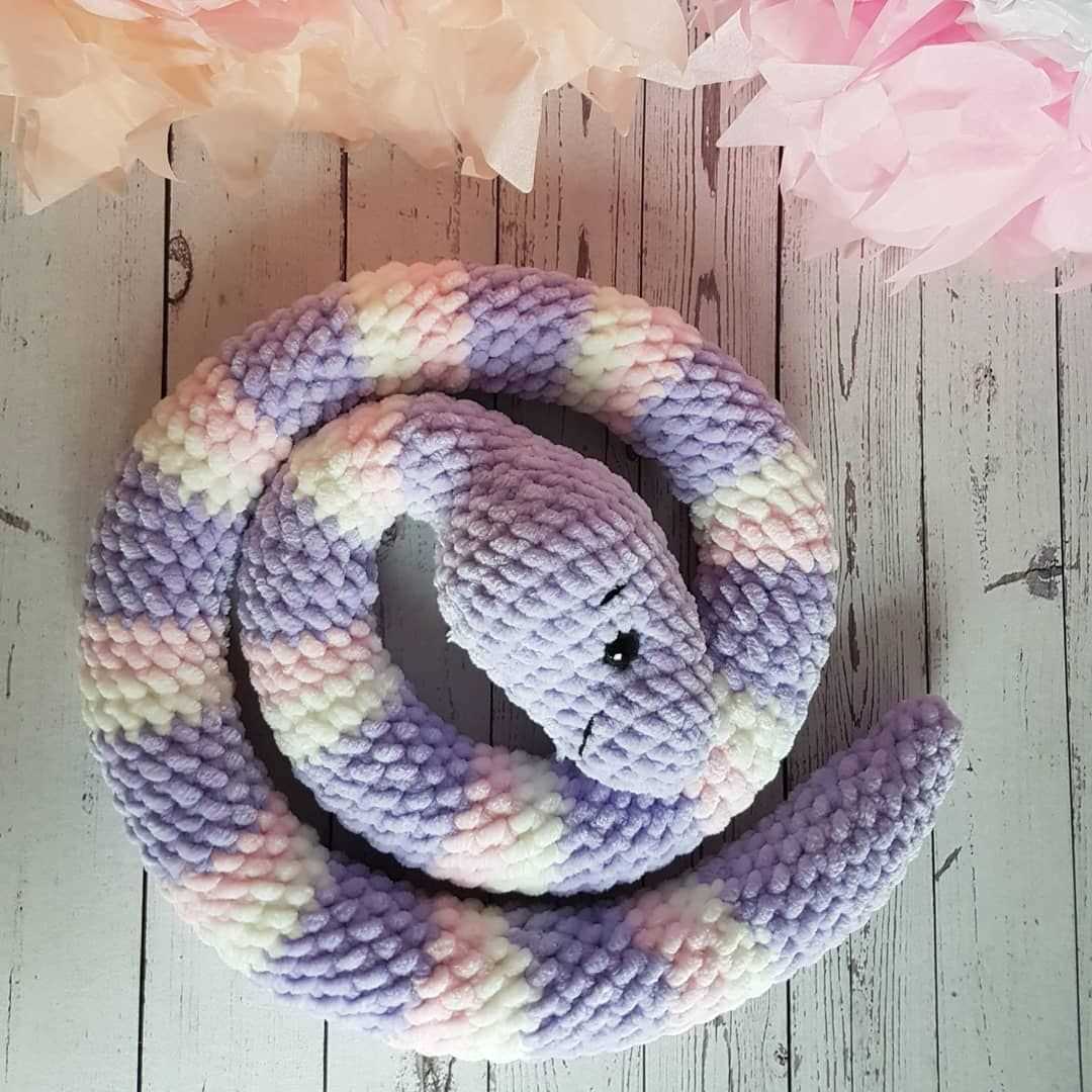 Small knitted snake pattern free