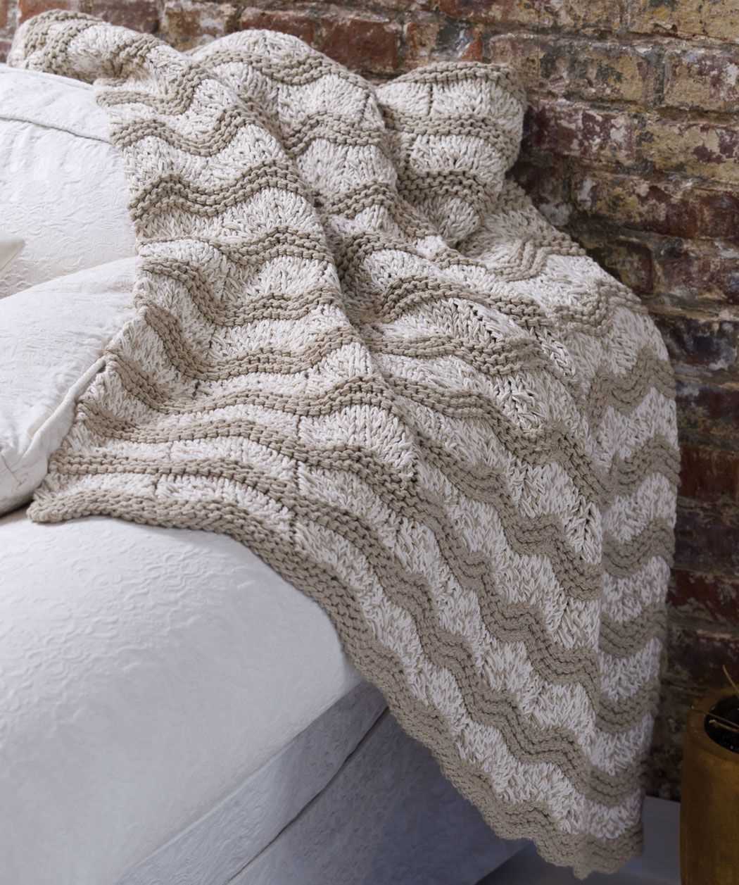 Free pattern for knitted heart blanket