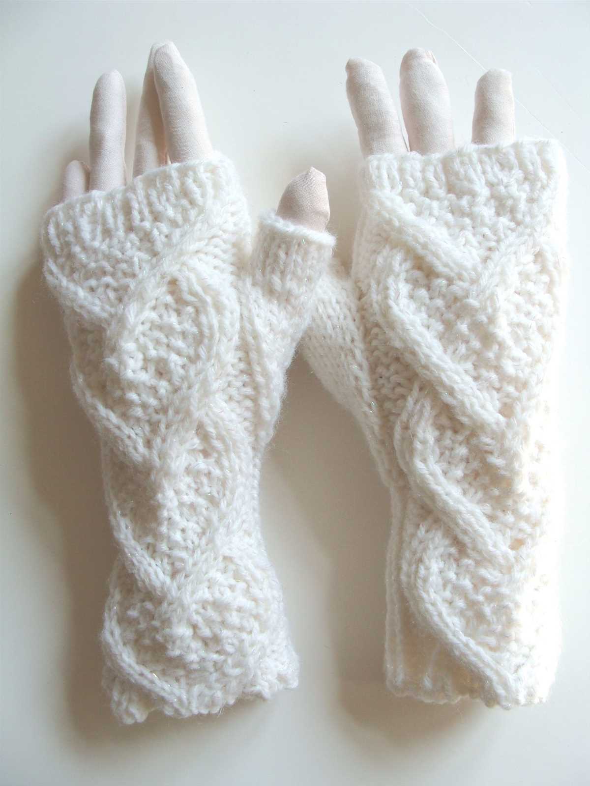 Cable knit fingerless gloves pattern