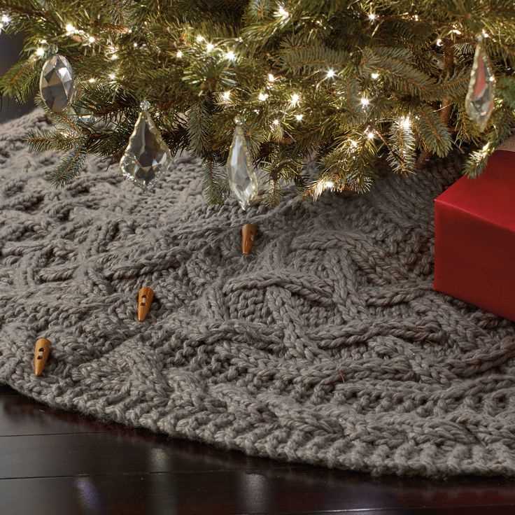 Cable knit christmas tree skirt pattern