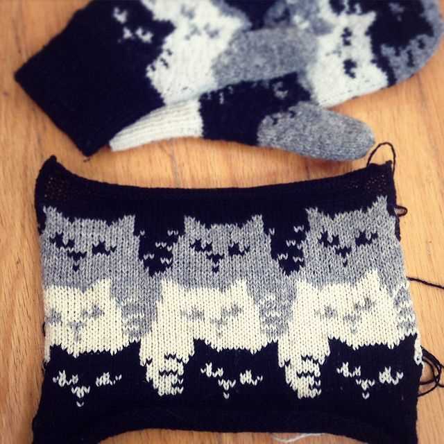 Cat mittens knitting pattern