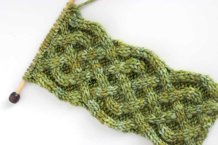 Celtic knot knitting pattern