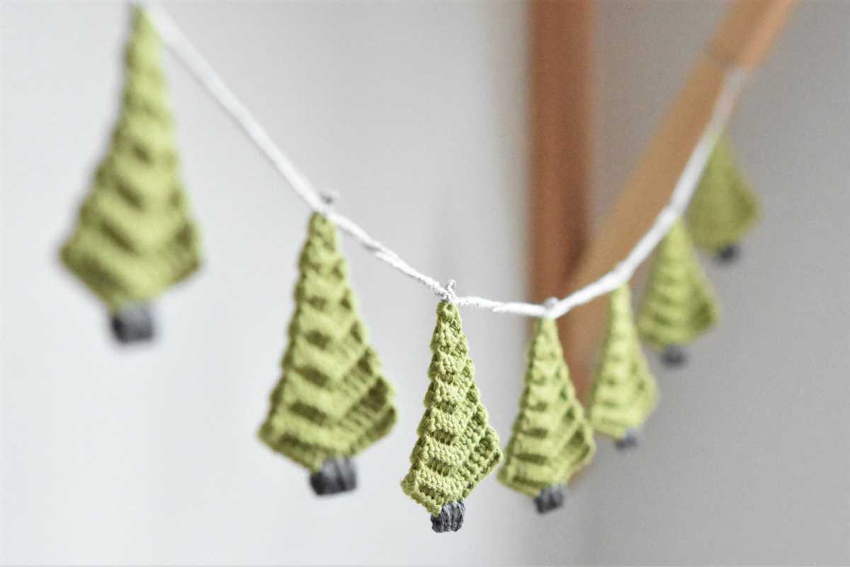 Christmas tree garland knitting pattern