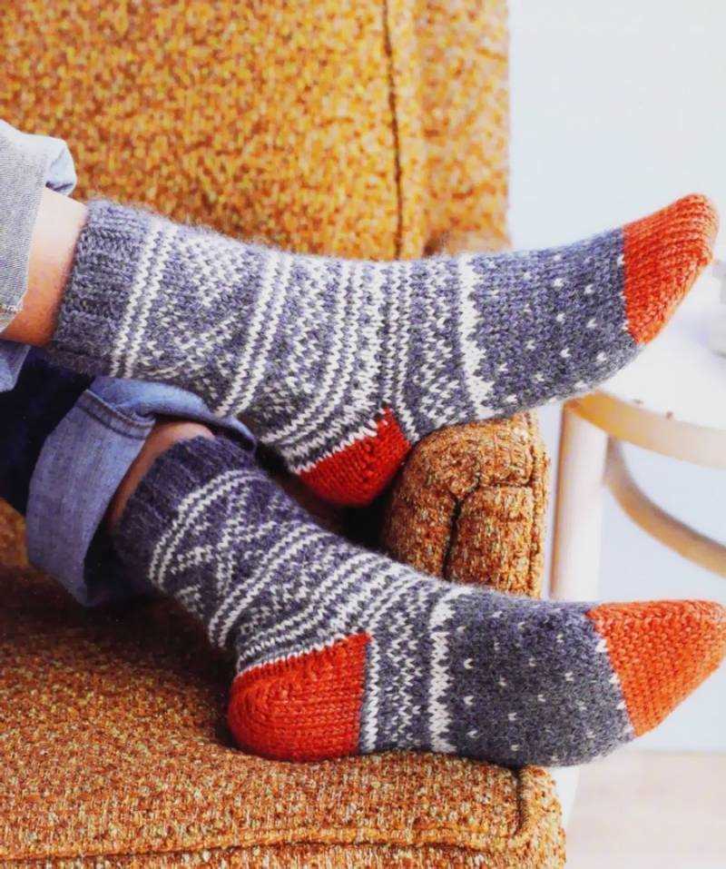 Classic socks knitting pattern