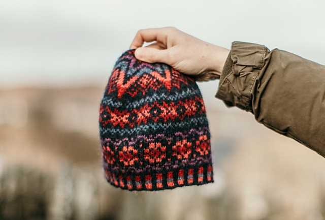 Colorwork hat knitting pattern free