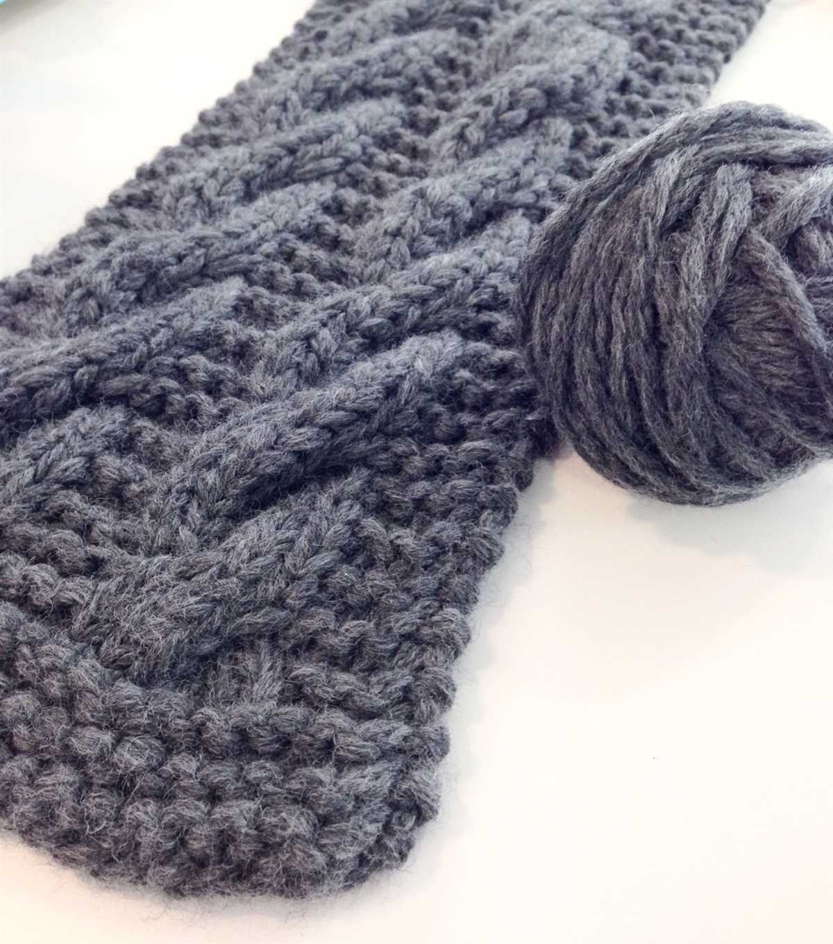 Single cable knit scarf pattern