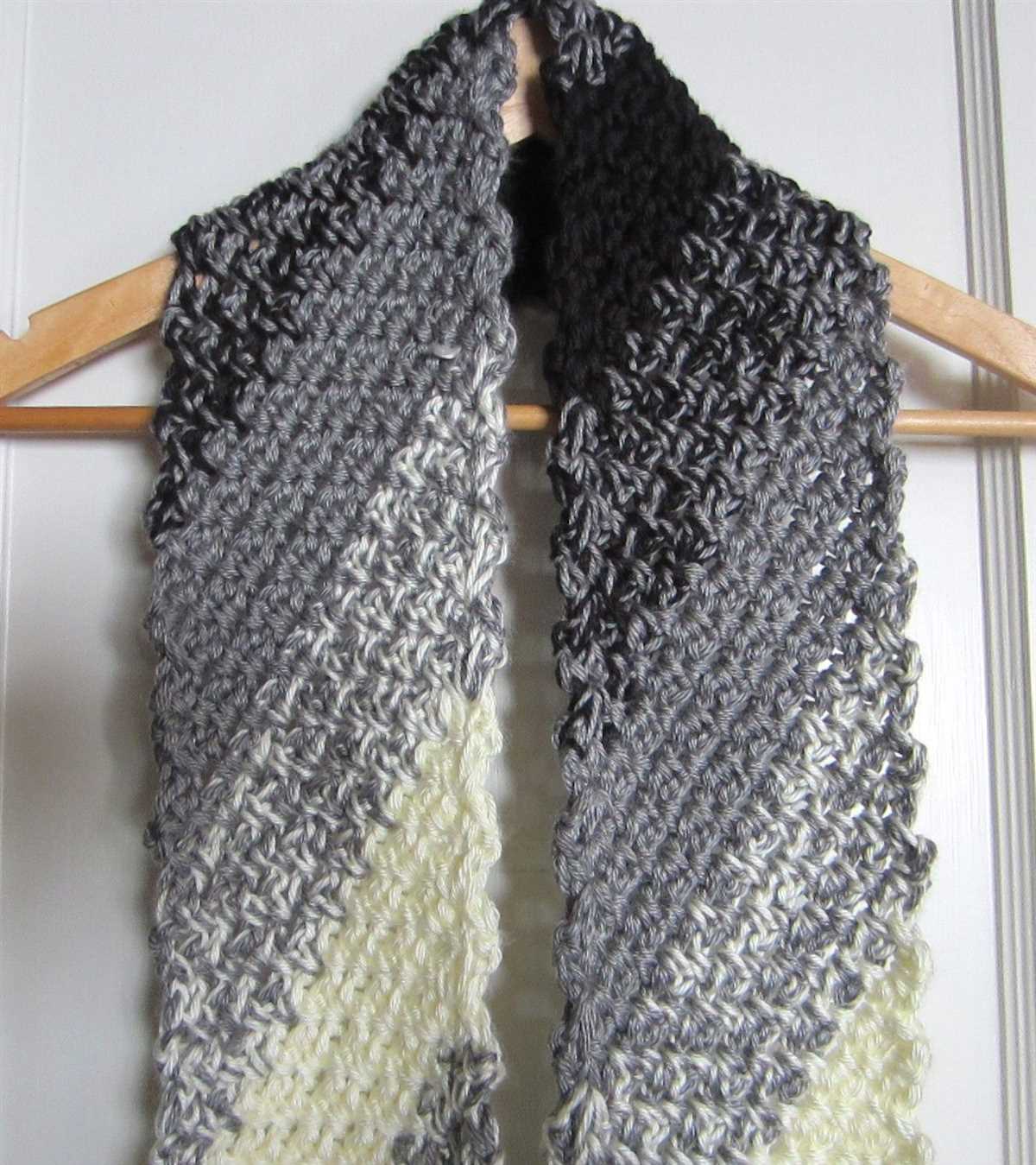 Diagonal knitting scarf pattern