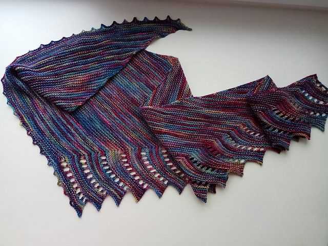 Dragon tail shawl knitting pattern