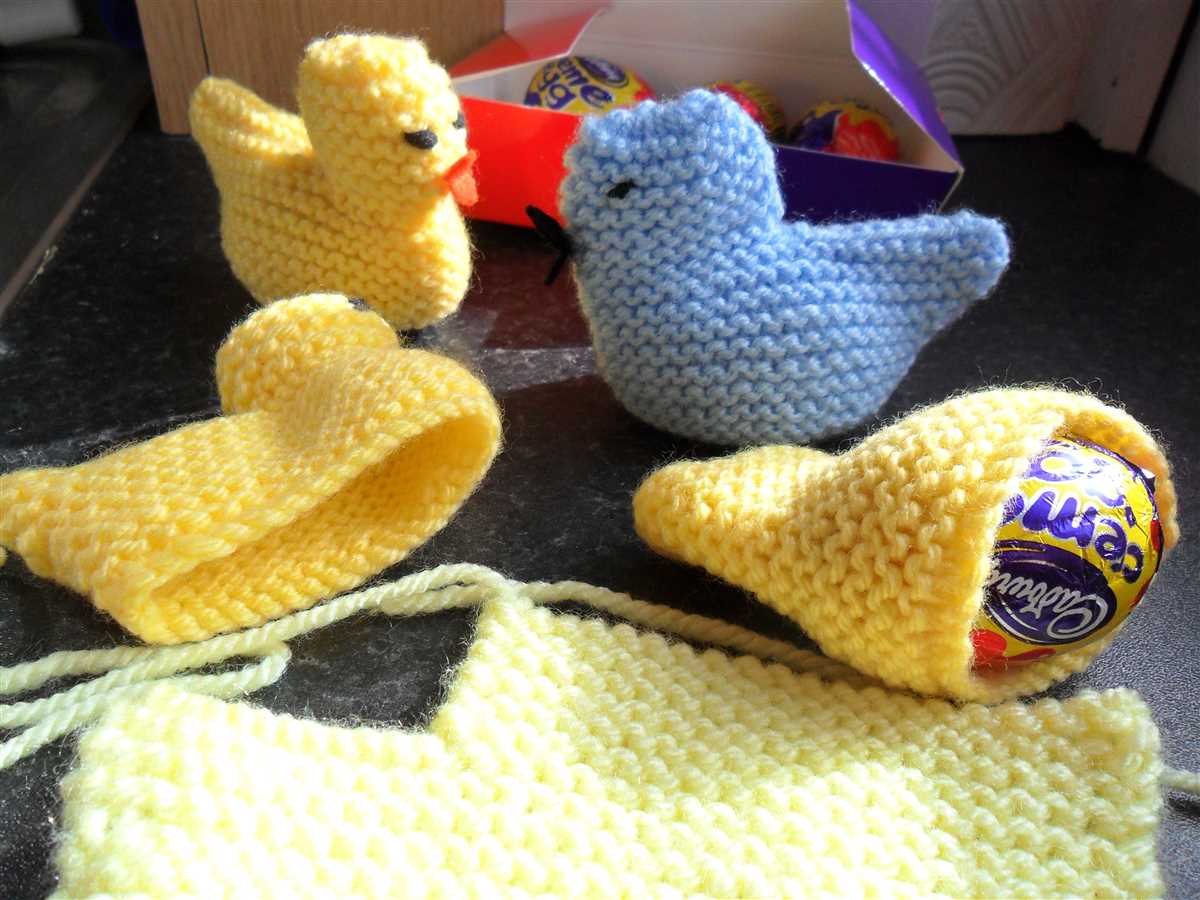 Easter bunny creme egg knitting pattern