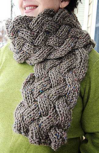 Easy chunky cable knit scarf pattern