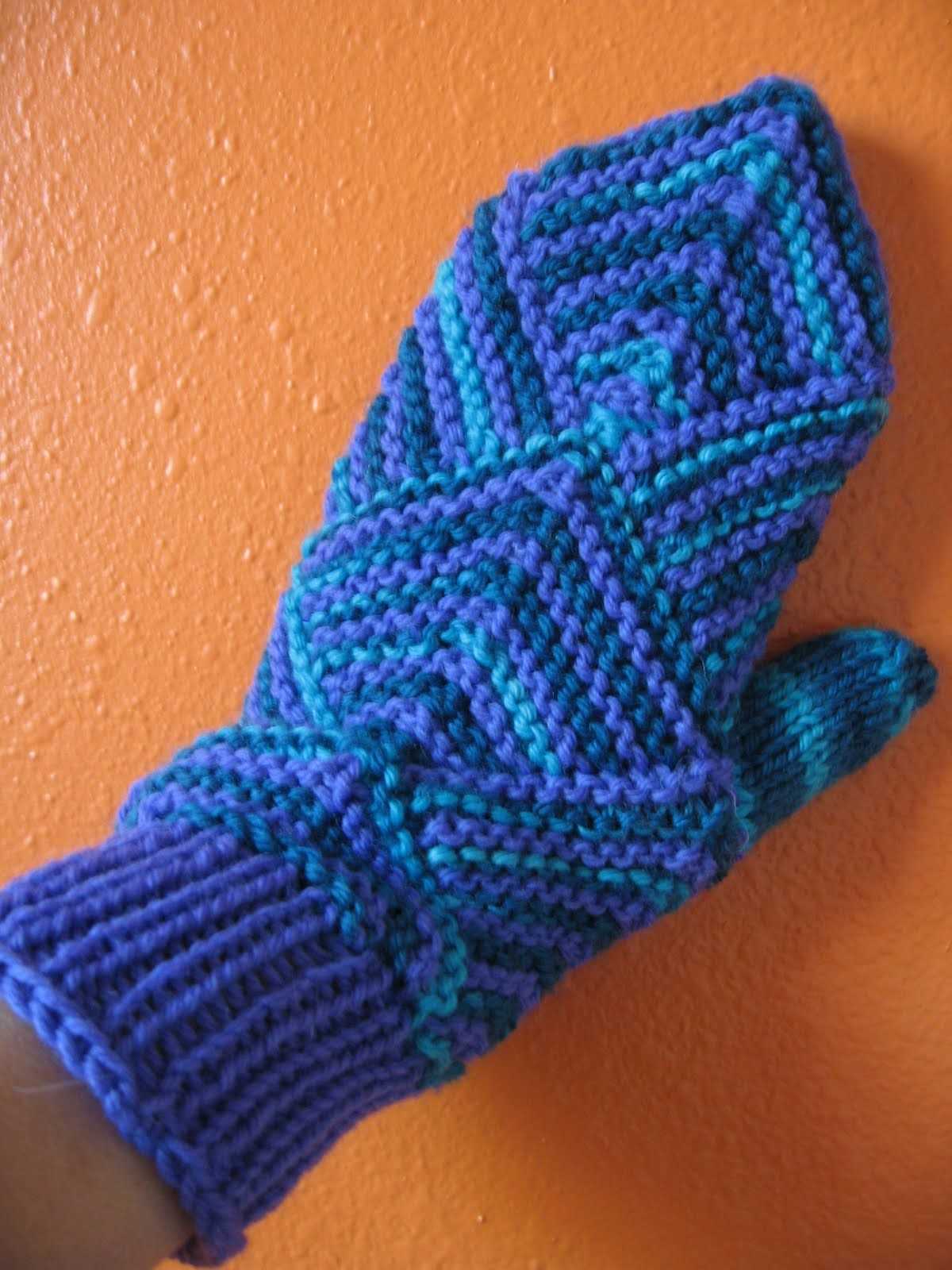 Free knitting pattern for womens mittens