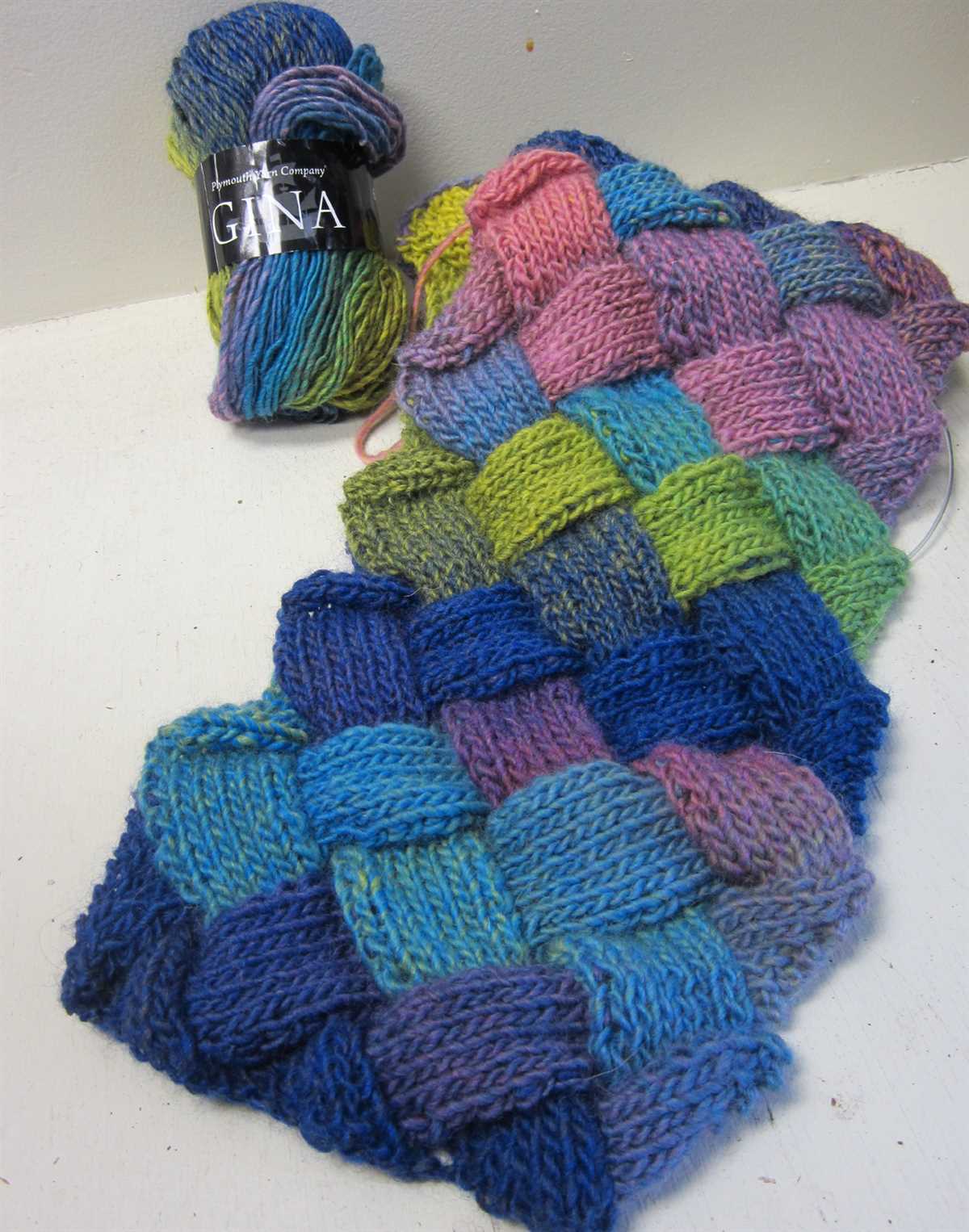 Entrelac scarf free knitting pattern