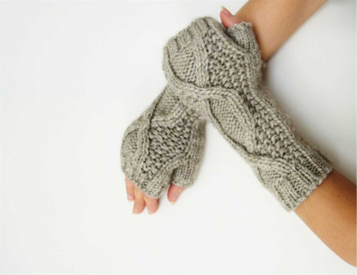 Cable knit fingerless gloves pattern