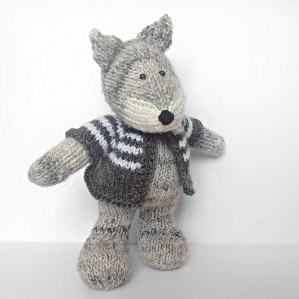 Free wolf toy knitting pattern