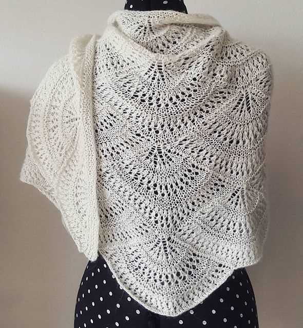 Fan shawl knitting pattern