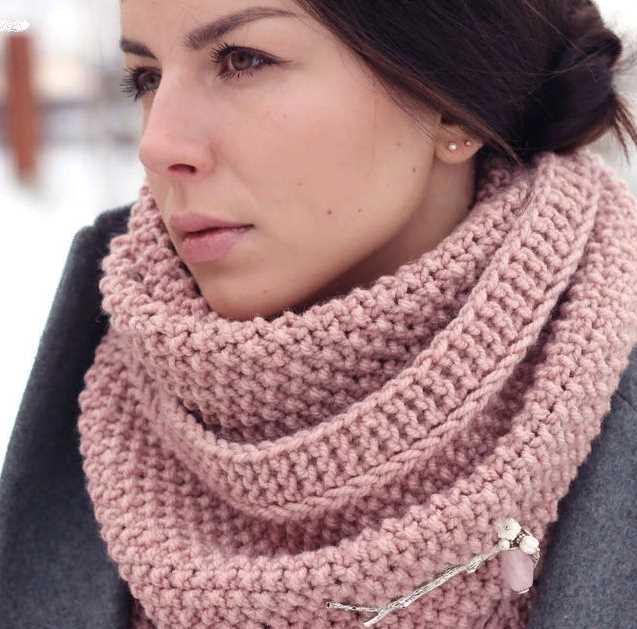 Knitted eternity scarf pattern